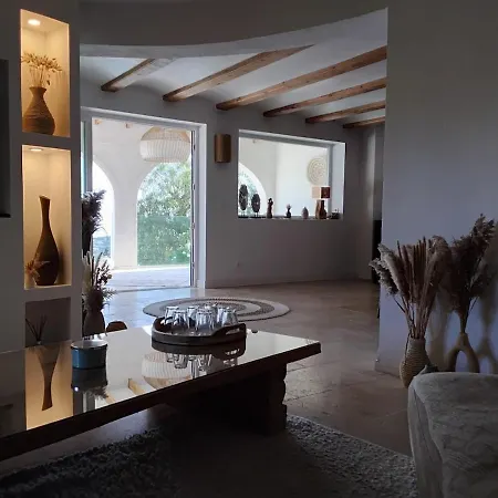 فيلة Beautiful Ibiza-style *